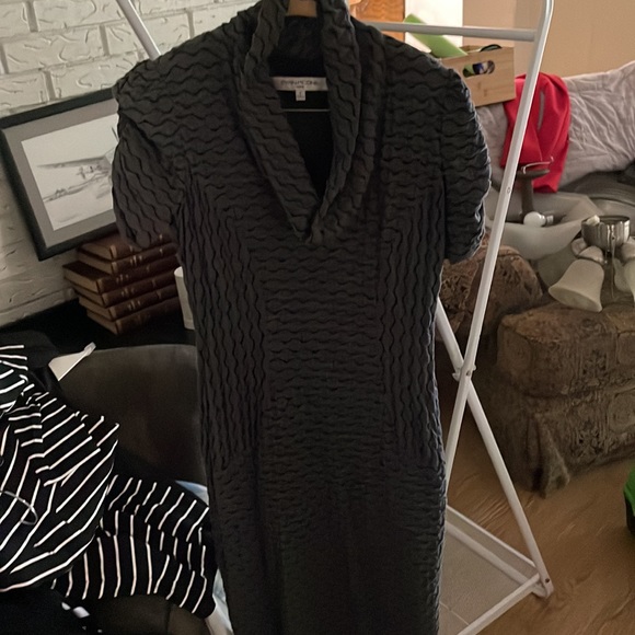 Size 4 - Picture 2 of 2